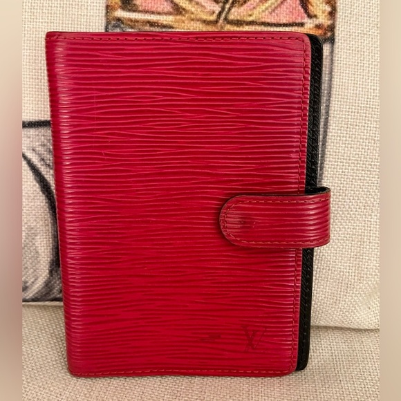 ⭐️COA⭐️ 💄LOUIS VUITTON🖤Red/Black EPI PM AGENDA COVER~PASSPORT WALLET - Picture 1 of 5